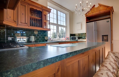 Mexborough Apartment | Carnegie Library Shakespeare Apartment 3 bed