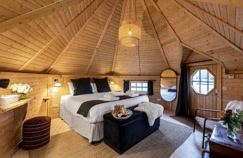 Kirknewton House | Carnethy Cabin