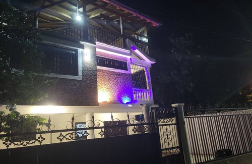 La Vega House | Carnival-Inspired Retreat with Valley Views – La Vega, DR
