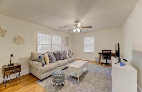 Rosewood Apartment | ☀Carolina Crash Pad | Upstairs ☀ Pet Friendly!