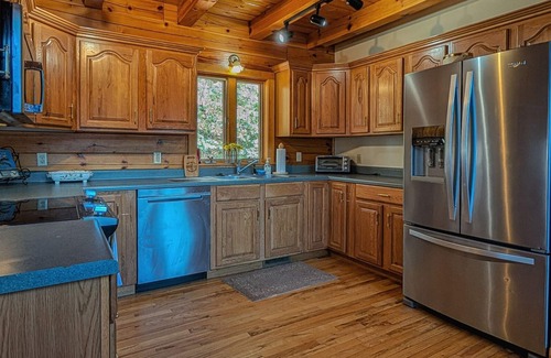 Waynesville House | Carolina Hideaway| Blue Ridge views minutes to Downtown Waynesville