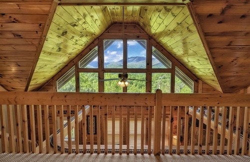 Waynesville House | Carolina Hideaway| Blue Ridge views minutes to Downtown Waynesville