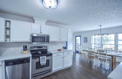 Olivia House | Carolina Lakes Family Home w/Pool, Kayaks & Dock!