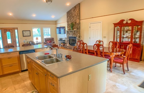Grassy Creek Cottage | Carolina Pines- Mountain Home w/ Firepit, WiFi and Gas Logs