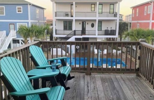 Holden Beach House | Carolina Skies Holden Beach. 3 min walk to beach! Premier Host -Guest Favorite!