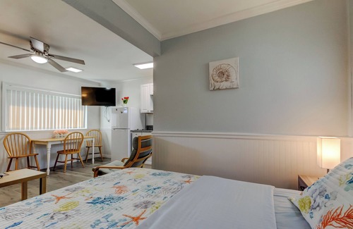 Sunset Reef Hotel | CAROUSEL SUITES STUDIO #1 VACATION JUST STEPS FROM THE BEACH - NEWLY RENOVATED