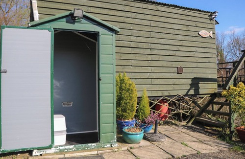 Hadlow Down Cottage | CARP HUT, pet friendly, character holiday cottage in Crowborough