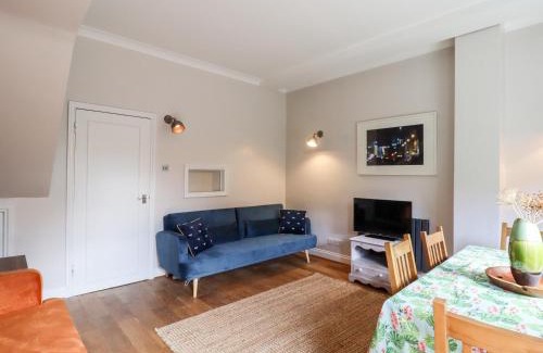 Sandwich House | Carpenters