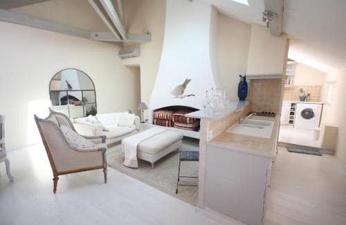 Cannes City Centre Apartment | carré d'or rue d'ANTIBES à quelques pas du palais des Festivals