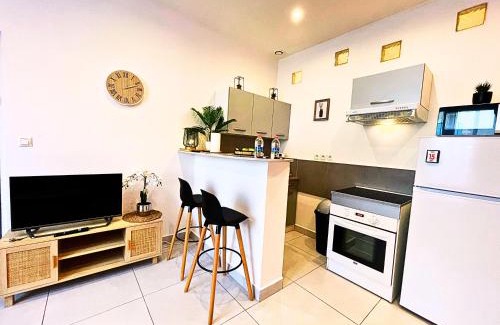 Miramas Apartment | Carré Rouge*Gare Sncf*Fibre Wifi