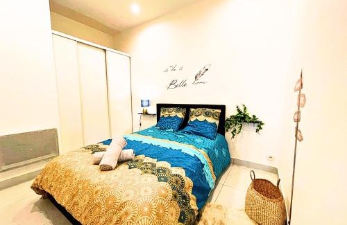 Miramas Apartment | Carré Rouge*Gare Sncf*Fibre Wifi