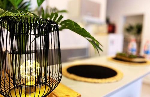 Miramas Apartment | Carré Rouge*Gare Sncf*Fibre Wifi