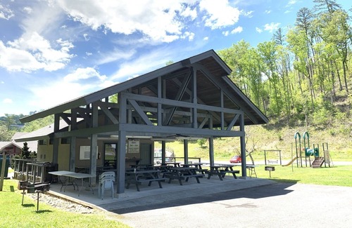 Gatlinburg Cottage | Carr's Northside Cottages