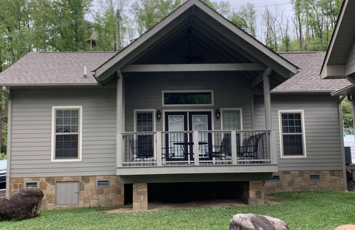 Gatlinburg Cottage | Carr's Northside Cottages - 3 Beds