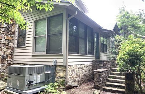Gatlinburg Cottage | Carr's Northside - Family Suites, creek view - 3 Bedrooms