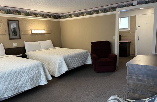 Gatlinburg Hotel | Carr's Northside Hotel - 2 Queen