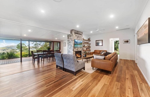 Balmoral Ridge House | Carra Cottage - Beautiful Home Overlooking Stunning Views