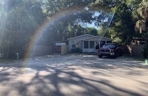 Carrabelle House | Carrabelle Snapper Shack, sleeps 6. Five min to Carrabelle beach, hot tub!