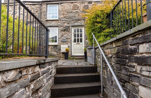 Manod Cottage | CARREG LWYD, pet friendly, with a garden in Blaenau Ffestiniog