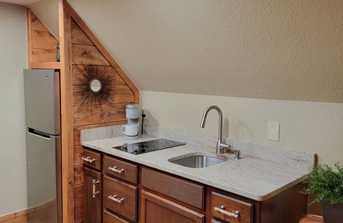 Dahlonega Cottage | Carriage Apt with gorgeous mountain sunset view - 6 miles Dahlonega Town Square