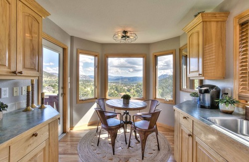 Carriage Hills House | Carriage Hills Home Modern and Comfortable