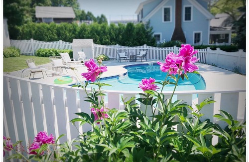 Ogunquit Apartment | Carriage House Appartment with Beautiful Pool in the Heart of Ogunquit