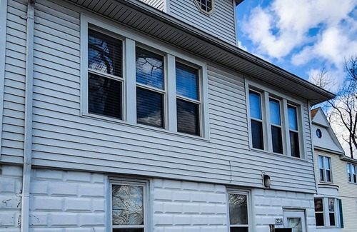 Wyandotte Apartment | Carriage House: Relax This Fall in the Heart of Wyandotte