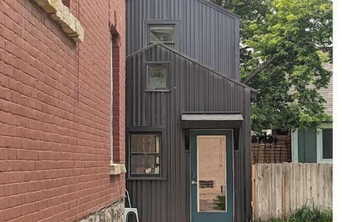 Livingston House | Carriage House