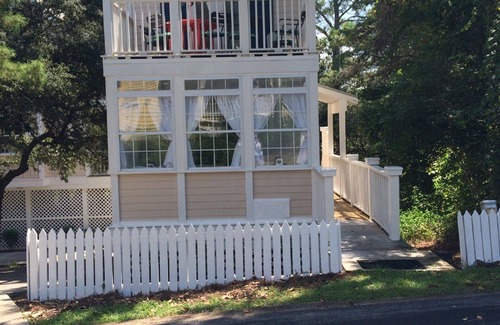 Dune Allen Beach House | Carriage House Off 30A. 1.5Bd/1Bath. Sleeps 5-6