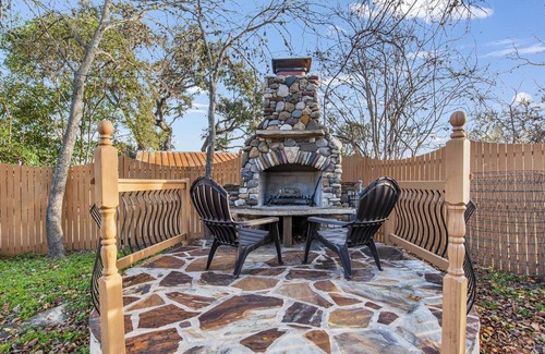 Bandera House | Carriage Inn - Hondo Suite 3