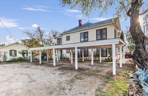 Bandera House | Carriage Inn - Medina Suite 1