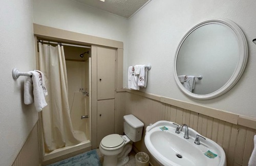 Bandera House | Carriage Inn - Utopia Suite 4