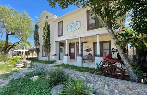 Bandera House | Carriage Inn - Utopia Suite 4