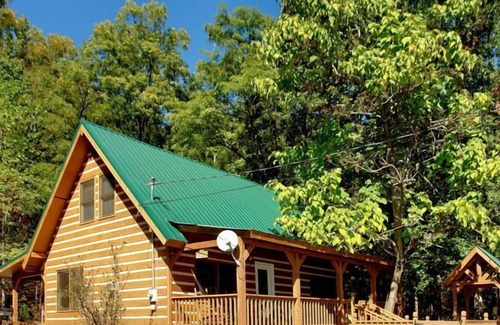 Cosby Cabin | Carrie's Cabin - 4 Bedrooms, 2.5 Baths, Sleeps 12 by RedAwning
