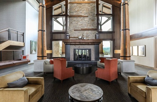 Fairfield Apartment | Carroll Valley Accessible | King Room + Golf Views