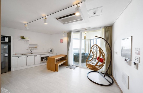 Gyeongju House | Carrot Ryokan Poolvilla