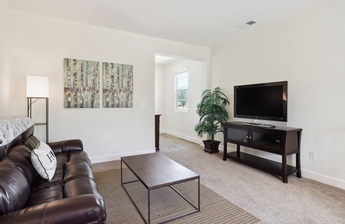Carson City House | Carson City Retreat ~ 1 Mi to Hot Springs!