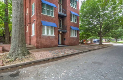 Downtown Tulsa Apartment | Carson Flats #1-Downtown|BOK|OSU MED|Gathering Pl