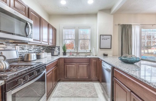 Downtown Tulsa Apartment | Carson Flats Apt #2 | 1BR Near BOK OSU Med Dtwn