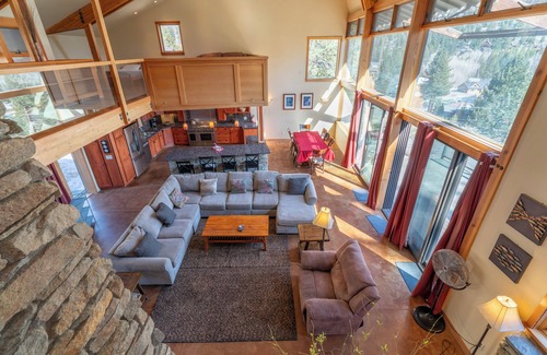 June Lake House | Carson View , amazing views of Carson Peak and Gull Lake, walk to Gull Lake & town