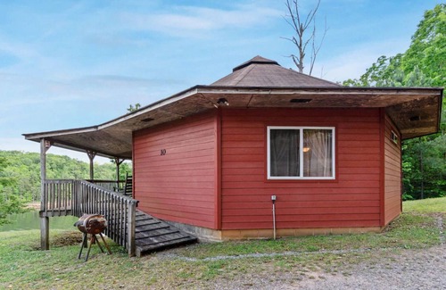 Ellijay Cabin | Carters Lake, Lakeside Cabin #9, includes free boat slip at the Marina