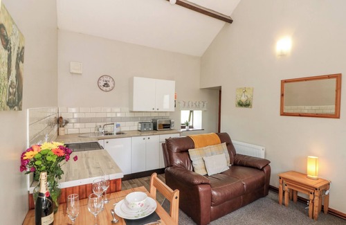 Scarborough Cottage | CARTERS, with hot tub in Staintondale