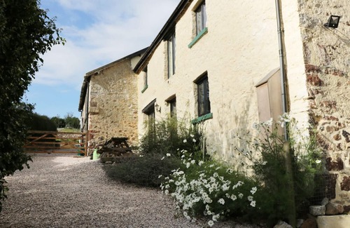 Chudleigh Cottage | CARTHORSE COTTAGE, family friendly, with pool in Teignmouth