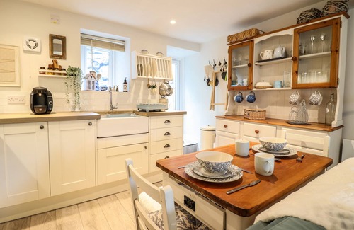 Bala Cottage | CARTREFLE, pet friendly, character holiday cottage in Bala