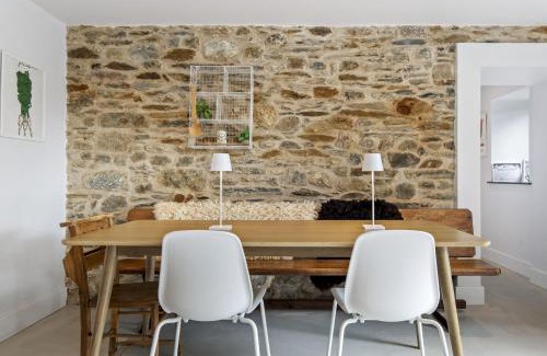 Carmarthen House | Cartws at Pentrecelyn - styilish barn conversion with large kitchen and outdoor space