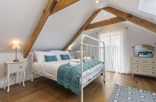 Carmarthen House | Cartws at Pentrecelyn - styilish barn conversion with large kitchen and outdoor space