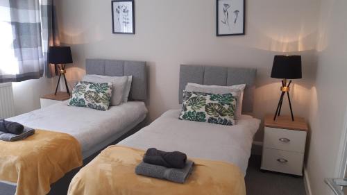 Rosyth Apartment | Carvetii - Clark House - Spacious ground floor flat