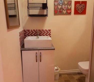 Tillicoultry House | Carvetii - Gemini House - 4 bed House sleeps up to 8 people