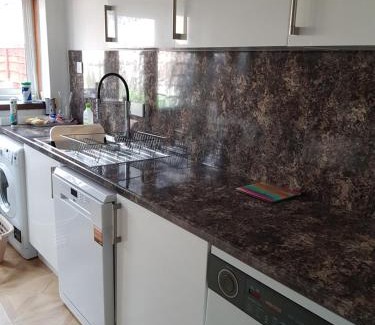 Tillicoultry House | Carvetii - Gemini House - 4 bed House sleeps up to 8 people