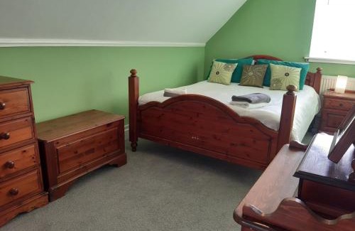 Tillicoultry Apartment | Carvetii - Halite House - 3 bed House sleeps up to 5 people